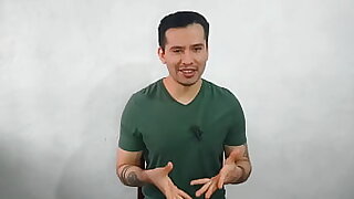 Joven virgen le da sexo oral por primera vez al compa&ntilde;ero dotado 21cm musculoso del trabajo en la oficina&excl; Casi los atrapan &period; Relato sexual