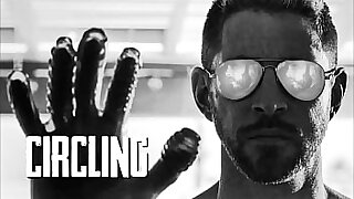 Circling Johnny Ford&comma; Vander Pulaski