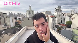 Gostosos se exibem em lugares p&uacute;blicos