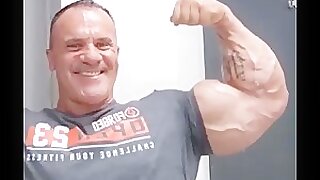 Carlos Nunes (Nunnes?) Flexes