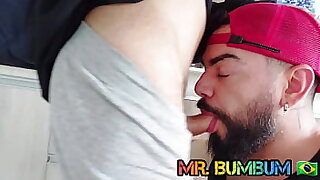 PAGANDO UM BOQUETE PARA O NOVINHO CURIOSO &lpar; COMPLETO NO RED E SUBSCRI&Ccedil;&Atilde;O&rpar;