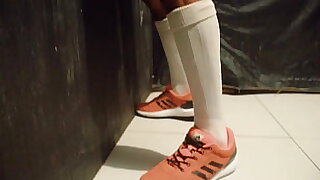 Batendo uma&comma; pensando no amigo