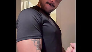 CHEGUEI DA ACADEMIA SUADO&comma; VEM TOMAR BANHO COMIGO