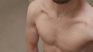 Guy films himself jerking off in the locker room