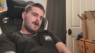 He jerks off and unloads all over his shirt