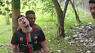 Me perdi no mato e levei rola de dois gostosos &lpar;COMPLETO NO RED&rpar;