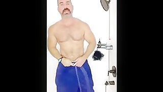 Muscle Bear Exposes Himself
