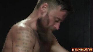 Muscle bear anal sex with cumshot